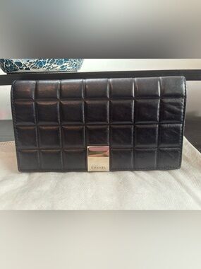 Authentic Chanel Vintage Dark Navy Lambskin Chocolate Bar Folding Long Wallet